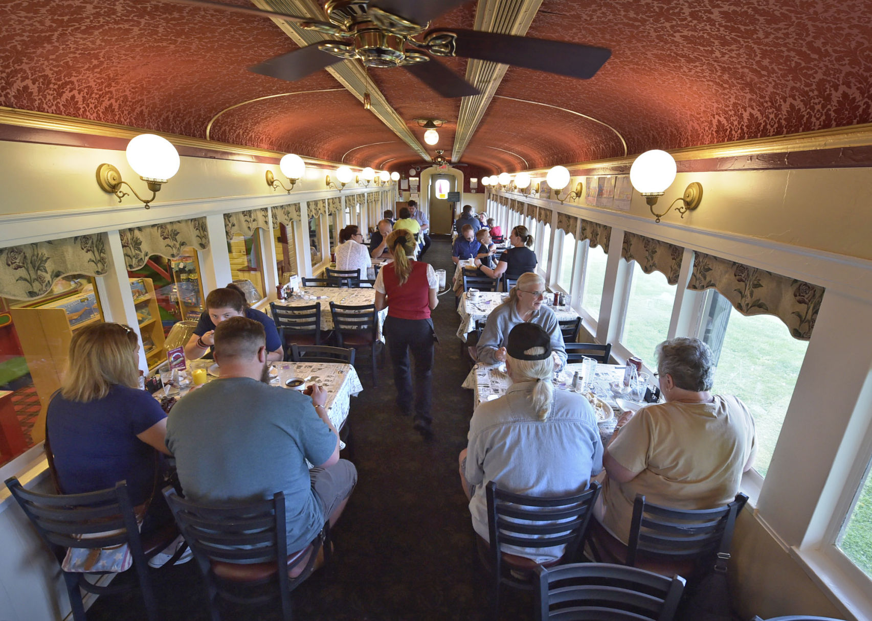 red caboose lodge05.jpg